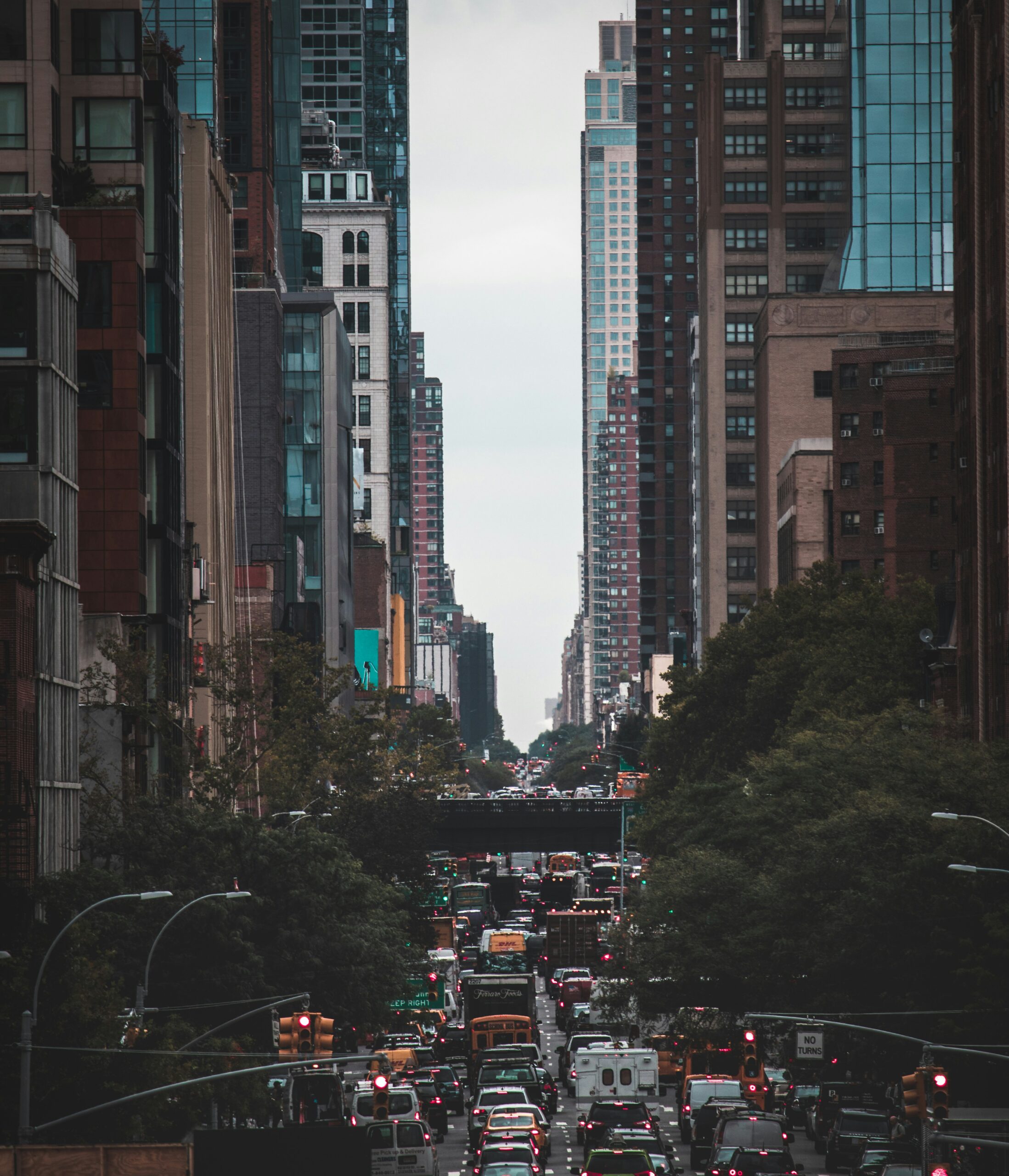 NYC Catering Delivery Guide: Navigating Tolls, Traffic, and Regulations